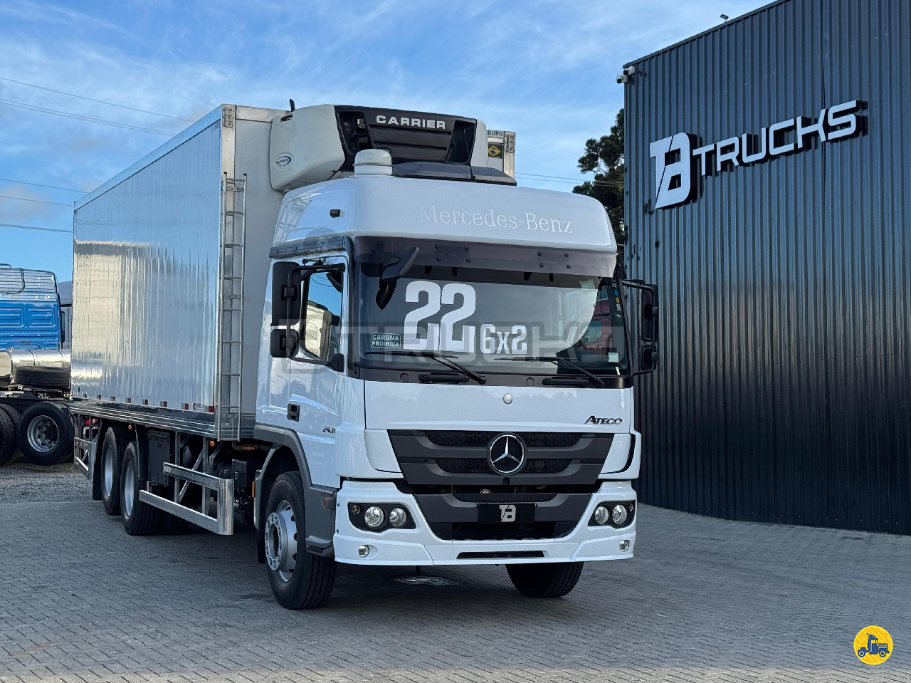 CAMINHAO MERCEDES-BENZ MB 2430 Baú Frigorífico Truck 6x2 TB Trucks SAO JOSE DOS PINHAIS PARANÁ PR